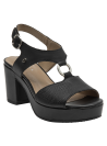 Calzado de cuero negro con textura reptil y estilo moderno para mujer.