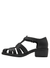 calzado casual de cuero negro con diseño sofisticado y tacón moderado