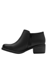 Botín casual de cuero negro, textura lisa y acabado pulido para un look elegante.
