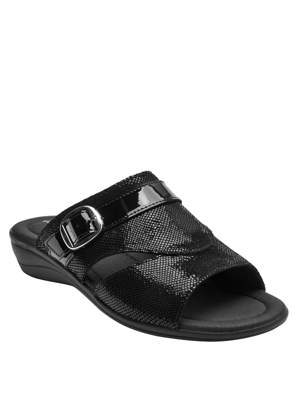 Sandalia de cuero negro con contraste de texturas, perfecta para salidas nocturnas.