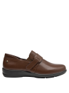 Elegante zapato de cuero café para mujer, funcional y adecuado para un estilo semiformal atemporal.