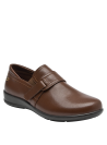 Zapato casual de cuero café para mujer, versátil y combinable con vestimenta neutra o colores tierra.