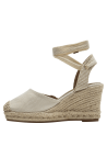 Alpargata beige de mujer con plataforma y cuña de yute, estilo casual boho-chic.