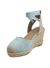 Alpargata celeste de mujer con diseño artesanal y textil suave, ideal para primavera-verano.
