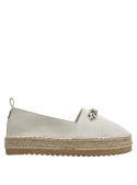 Alpargata blanca de mujer, diseño versátil con aplicaciones de pedrería y suela natural.