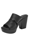 Sandalia de cuero negro con diseño moderno y elegante, ideal para estilo urbano casual chic.