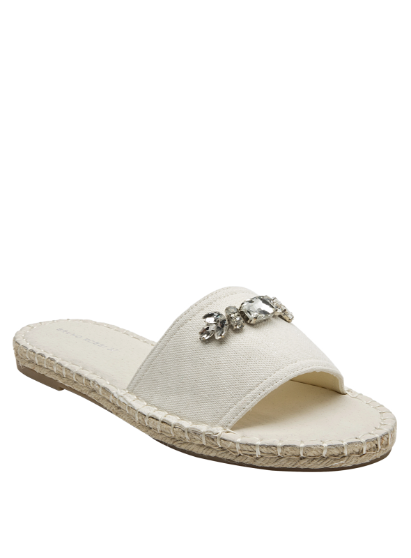 Alpargata boho-chic de mujer, diseño simple en beige, perfecta para un look minimalista.