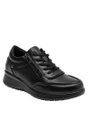 Zapatilla de cuero negro con diseño elegante, perfecta para combinar con jeans o pantalones formales.