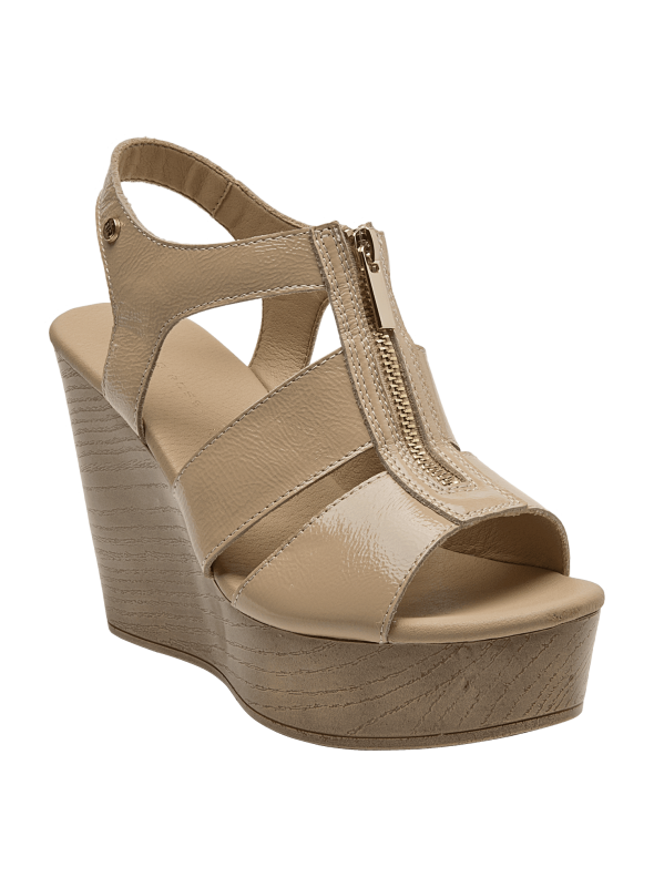 Sandalia beige de cuero para mujer con diseño elegante y moderno, ideal para ocasiones casuales.