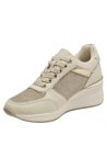 zapatilla casual de mujer en textil beige con detalles metálicos dorados y suela gruesa para comodidad diaria.