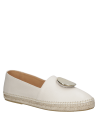 Elegante alpargata de cuero blanco para mujer, ideal para ocasiones casuales o semiformales.