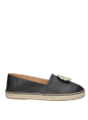 Calzado de cuero negro con suela de yute y placa dorada, versátil para combinar con jeans o faldas.