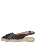 Calzado casual femenino en cuero negro con suela de esparto, ideal para primavera y verano.