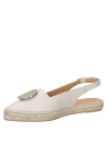 Alpargata de cuero blanco para mujer con detalle de disco metálico, ideal para eventos casuales.