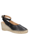 Alpargata de mujer en cuero negro con plataforma de yute, estilo casual sofisticado.