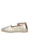 Calzado casual de cuero dorado para mujer, detalle de hebilla, perfecto para ocasiones informales.