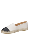 Alpargata multicolor de mujer con exterior de cuero blanco y puntera negra, estilo casual.