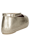 Alpargata dorada de cuero con hebilla, diseño elegante y moderno para mujer, estilo casual chic.