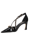 zapato de mujer negro de taco alto en cuero charol con correas y ojales dorados de estilo glam rock.