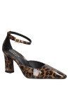 Acabado charol brillante en zapato animal print leopardo, textura lisa que resalta su diseño atrevido.