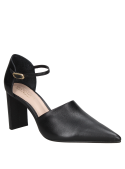Elegante zapato de mujer negro con taco grueso, perfecto para combinar con atuendos formales.