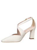 Zapato de mujer blanco en cuero con correa diagonal en el empeine y tacón cuadrado medio.