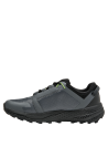 Zapatilla de estilo outdoor, perfecta para trekking y caminatas urbanas, adaptable a looks casuales.