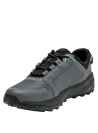 Zapatilla moderna y resistente, combinando materiales lisos y texturizados para transpirabilidad y comodidad.