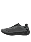 Zapatilla urbana gris para hombre, ideal para actividades cotidianas y gimnasio.
