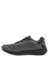 Zapatilla urbana gris para hombre, ideal para actividades cotidianas y gimnasio.