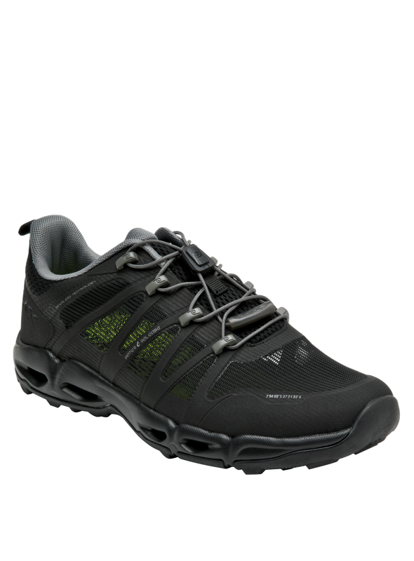 zapatilla textil negra y verde con diseño moderno, ideal para combinar con ropa casual