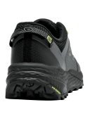 Zapatilla gris de trail running para hombre con detalles en negro y verde, ideal para actividades al aire libre.