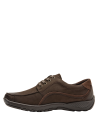 Suela gruesa y dentada en zapato casual de cuero marrón oscuro para hombre.