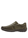 Calzado slip-on de cuero marrón oscuro con costuras visibles, ideal para estilo smart casual.