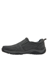 Mocasín gris de cuero, textura mate, estilo casual para hombre.