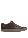 zapatilla marrón oscura de cuero para hombre, perfecta para un estilo urbano y contemporáneo
