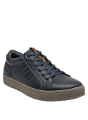 moderna zapatilla de cuero azul para hombre, perfecta para looks casuales o semiformales