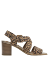 Sandalia de cuero negro con correas cruzadas, perfecta para un look casual elegante.