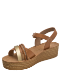 Sandalia flatform camel de mujer con suela plataforma de 5 cm y punta abierta.