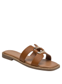 Sandalia camel de cuero para mujer, estilo casual, versátil para diferentes conjuntos.