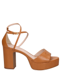 Sandalia camel para mujer, cuero suave y tono cálido que complementa cualquier estilo.