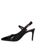 Zapato stiletto negro de cuero charol con punta puntiaguda y taco aguja, ideal para atuendos formales.