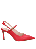 Stiletto formal en cuero rojo, diseño audaz y elegante, complementa atuendos clásicos.