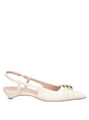 Ballerinas beige de cuero con forro en PU, perfectas para transiciones de día a noche.