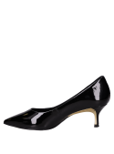 Stiletto de mujer en cuero charol negro, diseño elegante con acabado liso y taco de 6 cm.