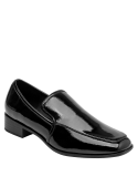 Elegante mocasín de cuero charol negro, perfecto para un look pulido y versátil en salidas informales.