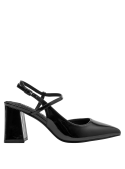Zapato de charol negro con taco bloque y forro de microfibra, perfecto para un estilo pulido.