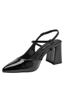 Zapato de charol negro para mujer con diseño de punta puntiaguda y taco bloque de 7,5 cm.