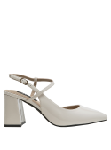 Punta puntiaguda y material suave de charol beige, zapato formal para mujer que combina con múltiples estilos.
