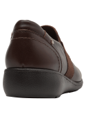 Zapato casual de cuero café para mujer con punta redonda y taco plano de 4 cm.